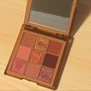 Huda Beauty Nude Medium Eyeshadow Palette